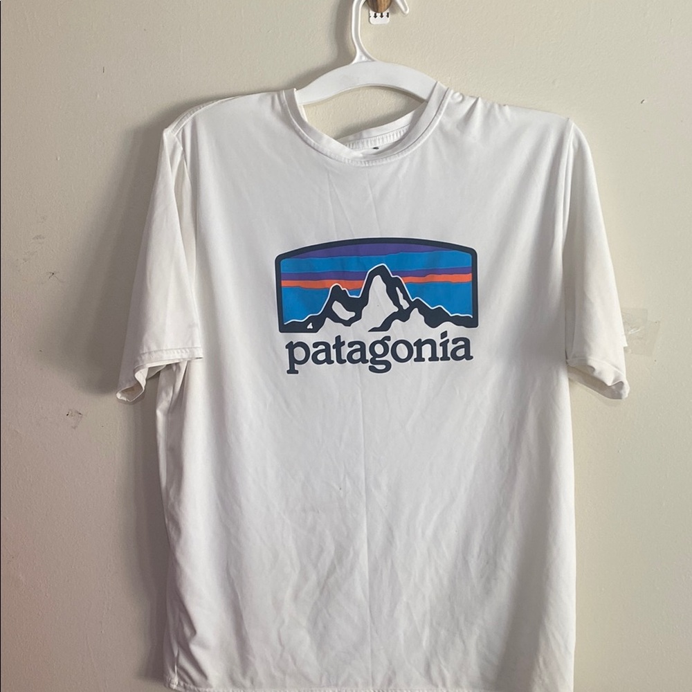 Patagonia White T-Shirt with Logo Sz. Medium.